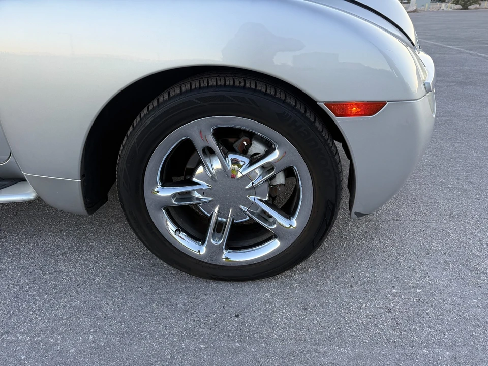 2005 Chevrolet SSR - Image 30 of 31