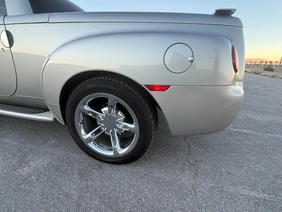 2005 Chevrolet SSR - Image 29 of 31