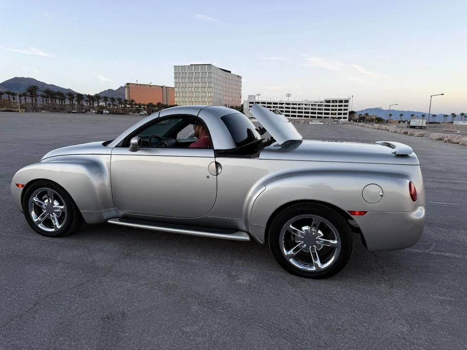 2005 Chevrolet SSR - Image 21 of 31