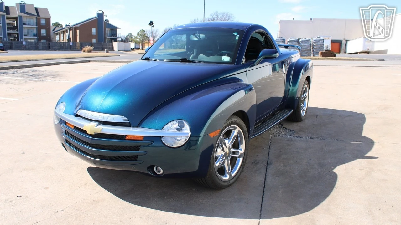 2005 Chevrolet SSR - Image 8 of 12