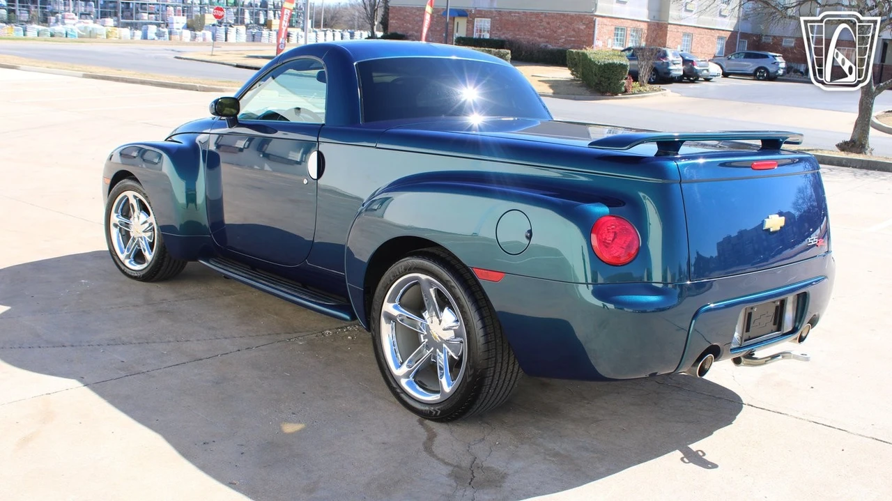 2005 Chevrolet SSR - Image 11 of 21