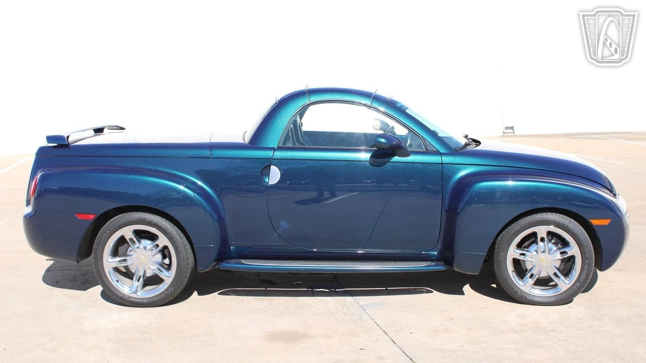 2005 Chevrolet SSR - Image 17 of 21