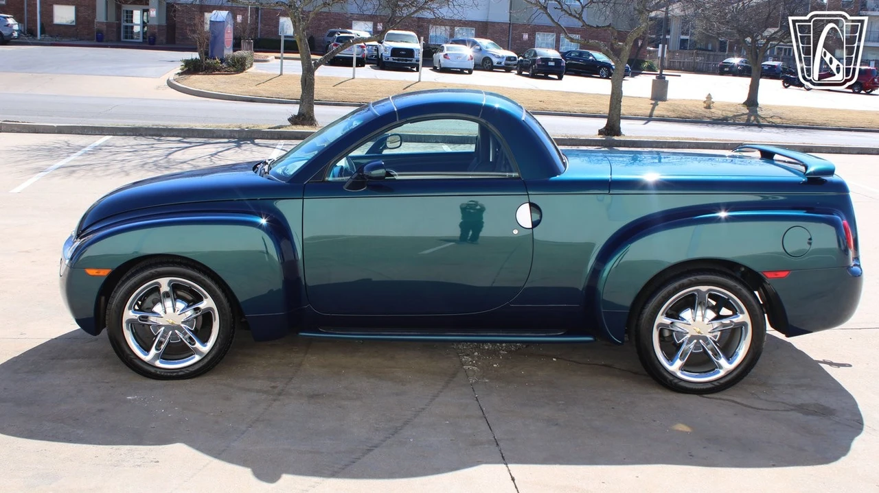 2005 Chevrolet SSR - Image 10 of 21
