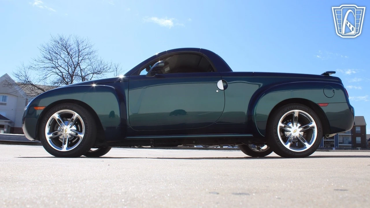 2005 Chevrolet SSR - Image 10 of 12