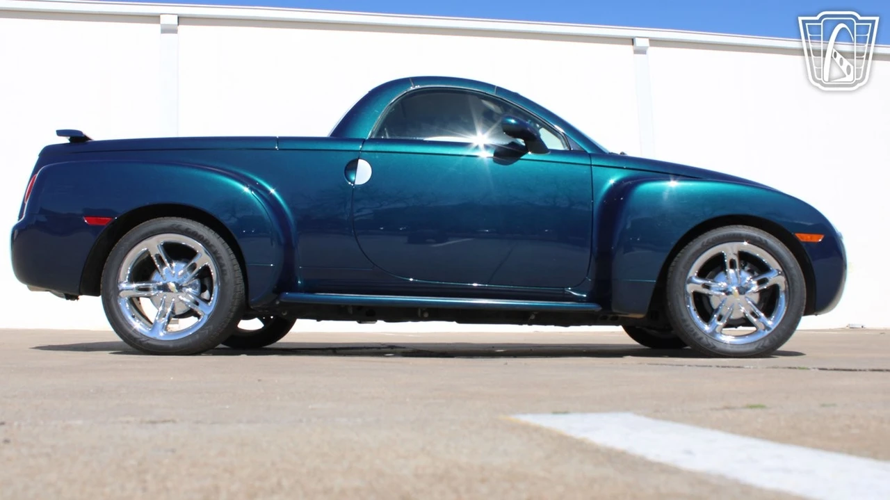 2005 Chevrolet SSR - Image 19 of 21
