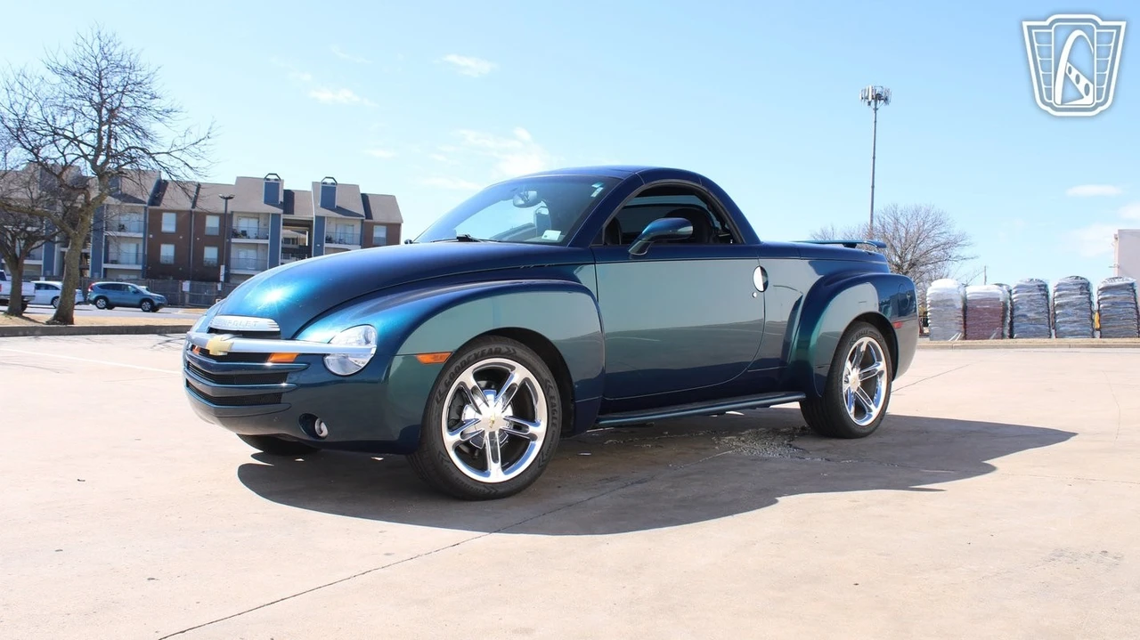 2005 Chevrolet SSR - Image 3 of 12