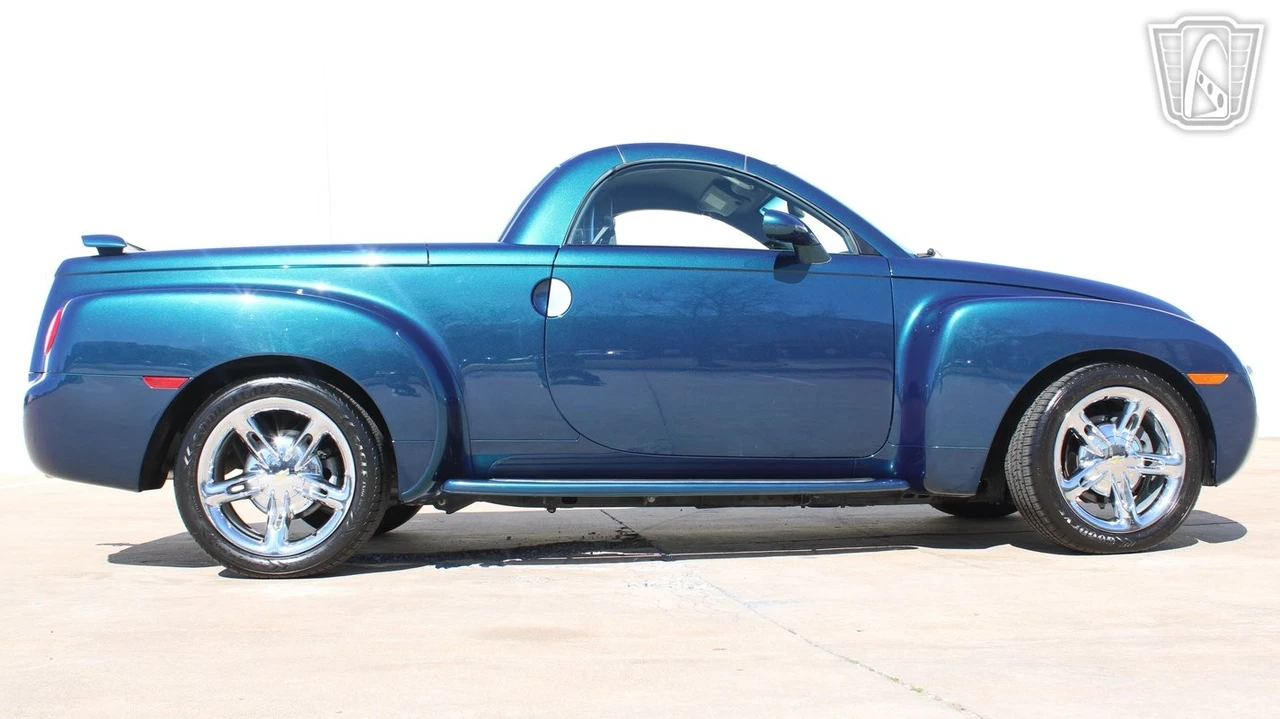 2005 Chevrolet SSR - Image 17 of 21
