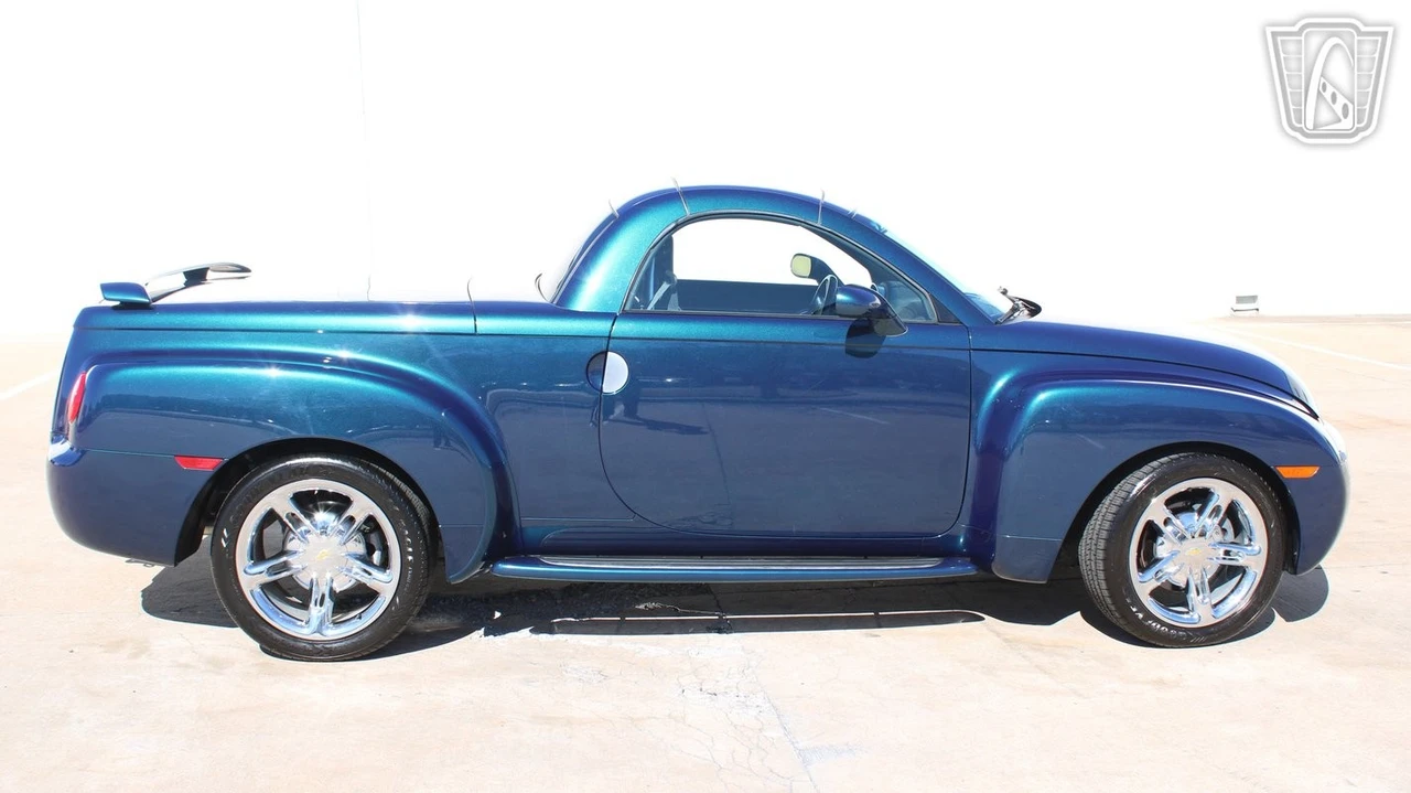 2005 Chevrolet SSR - Image 16 of 21