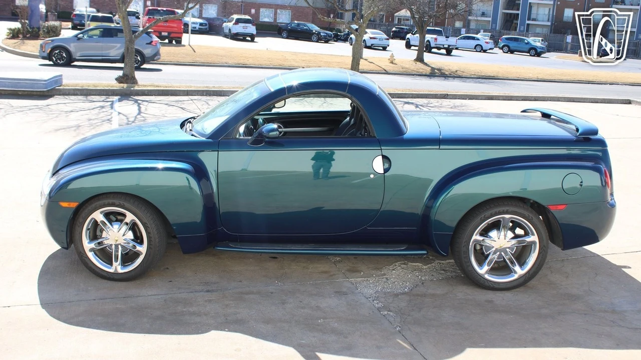 2005 Chevrolet SSR - Image 11 of 12