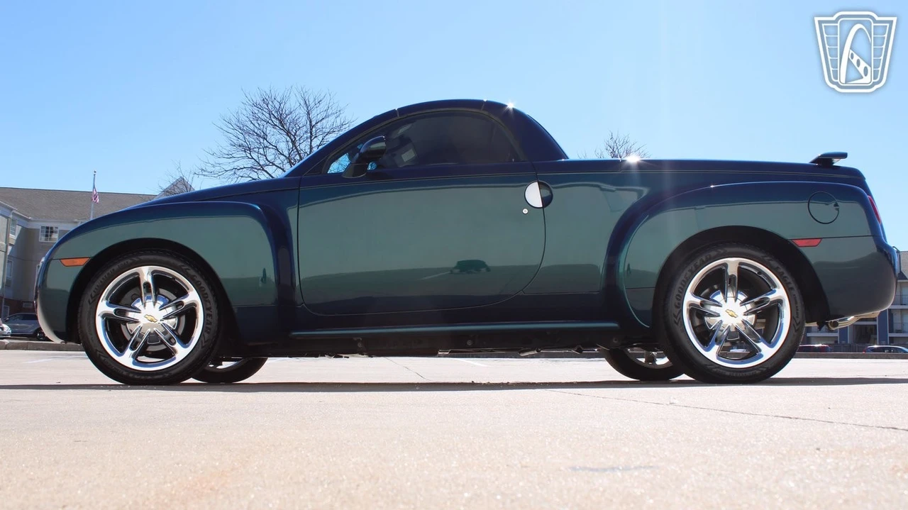 2005 Chevrolet SSR - Image 9 of 21