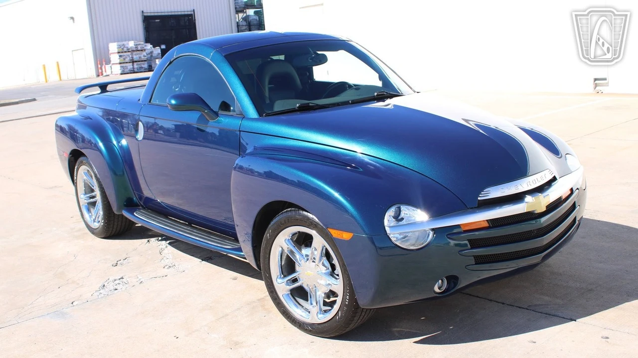 2005 Chevrolet SSR - Image 19 of 21