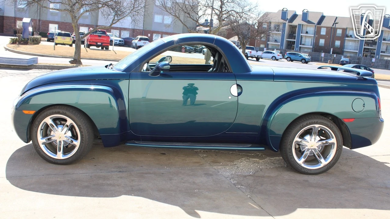 2005 Chevrolet SSR - Image 9 of 21