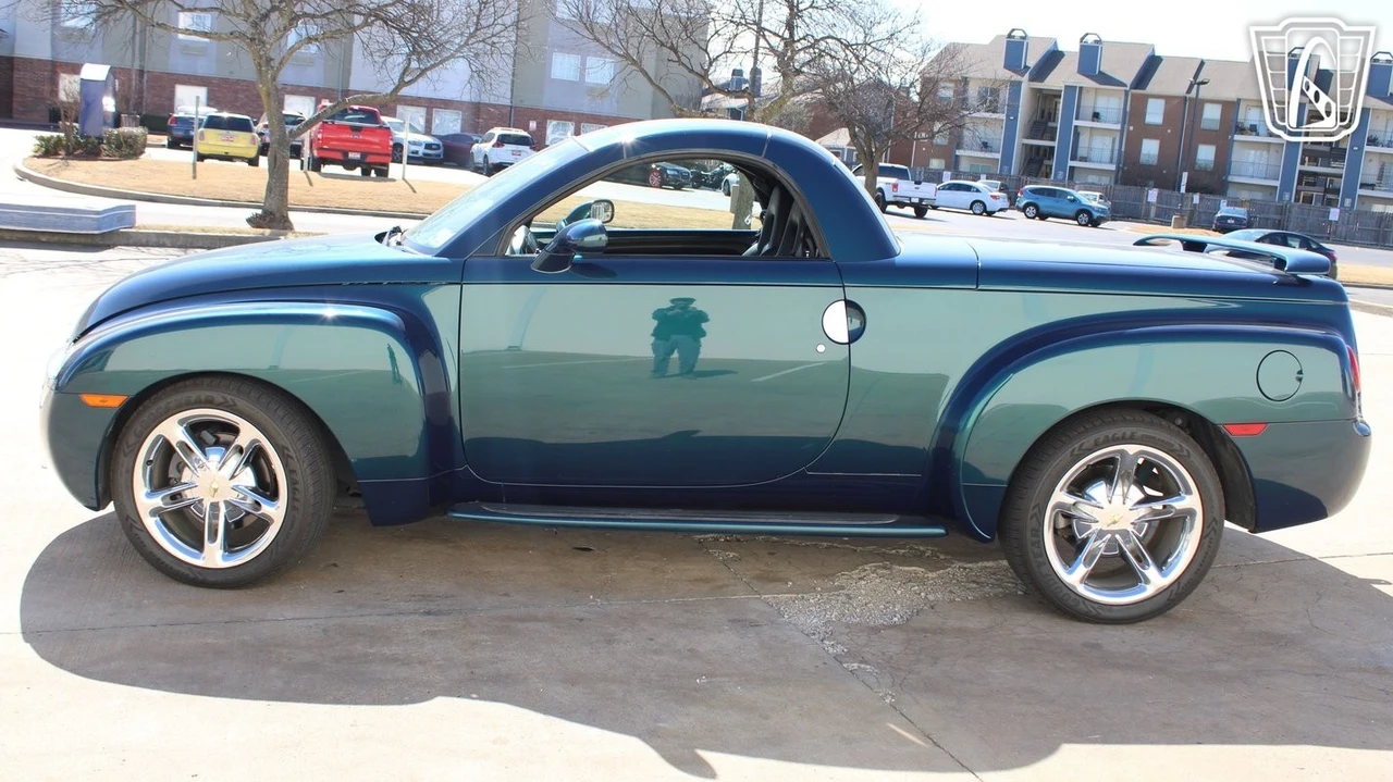2005 Chevrolet SSR - Image 9 of 12