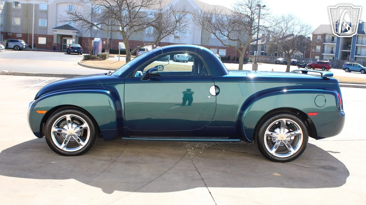 2005 Chevrolet SSR - Image 8 of 21