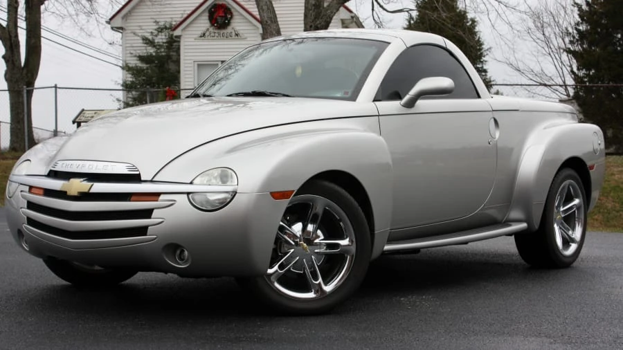 2005 Chevrolet SSR - Image 2 of 12
