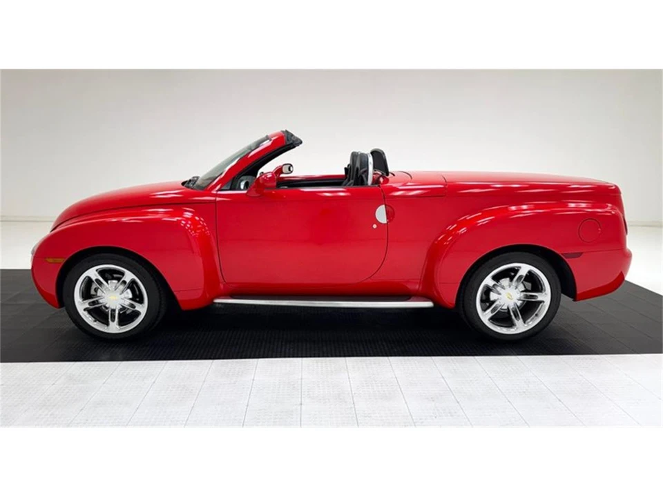 2005 Chevrolet SSR - Image 6 of 31