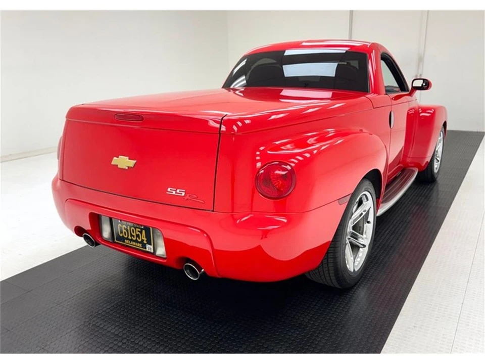 2005 Chevrolet SSR - Image 11 of 31