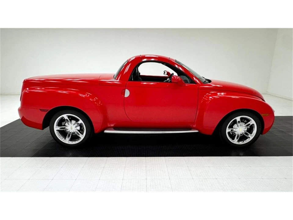 2005 Chevrolet SSR - Image 12 of 31
