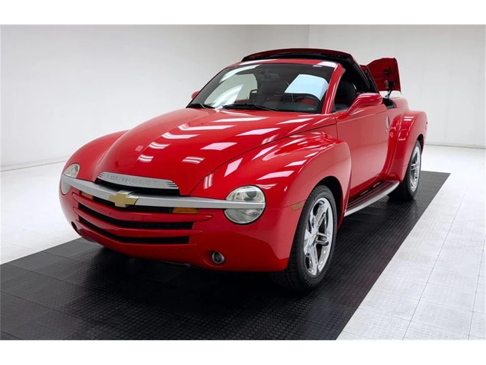 2005 Chevrolet SSR - Image 2 of 31