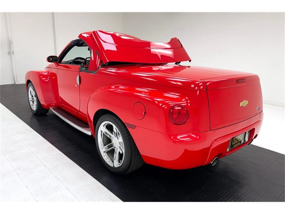 2005 Chevrolet SSR - Image 8 of 31
