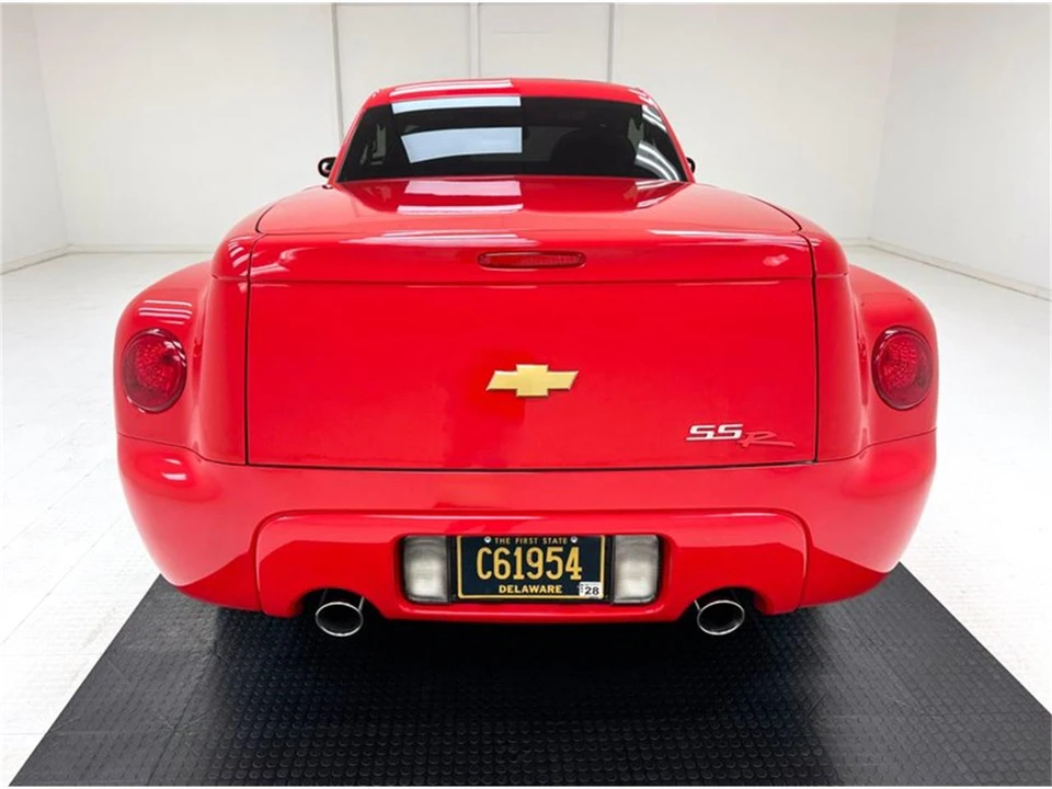 2005 Chevrolet SSR - Image 10 of 31