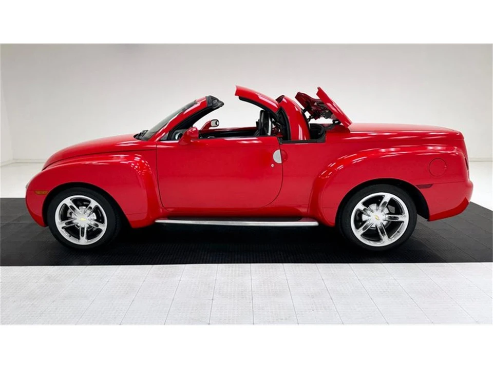2005 Chevrolet SSR - Image 5 of 31