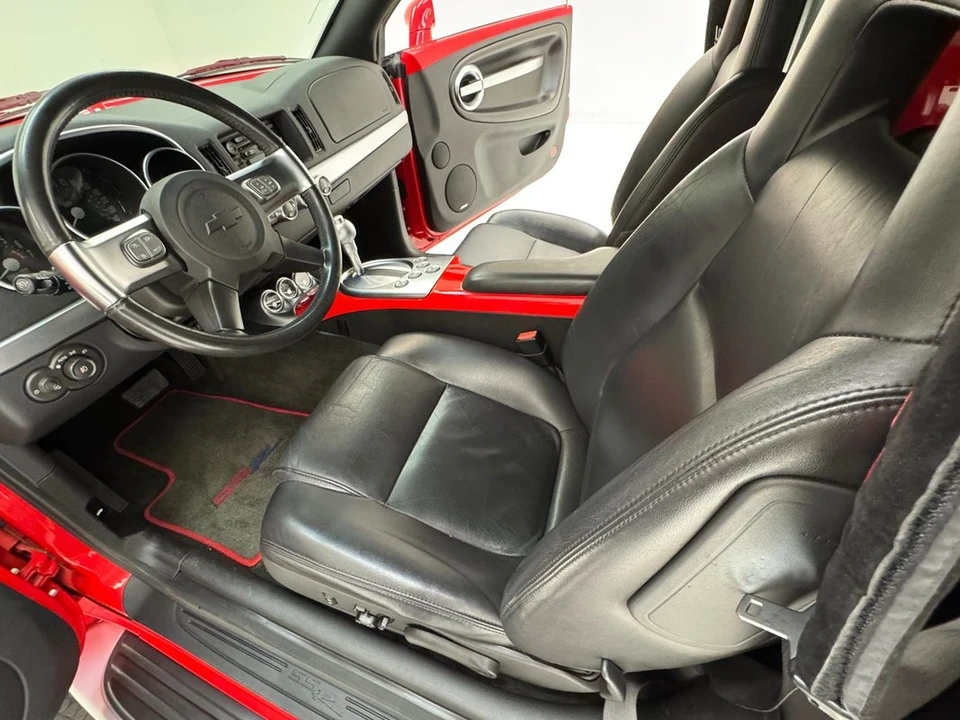 2005 Chevrolet SSR - Image 18 of 31
