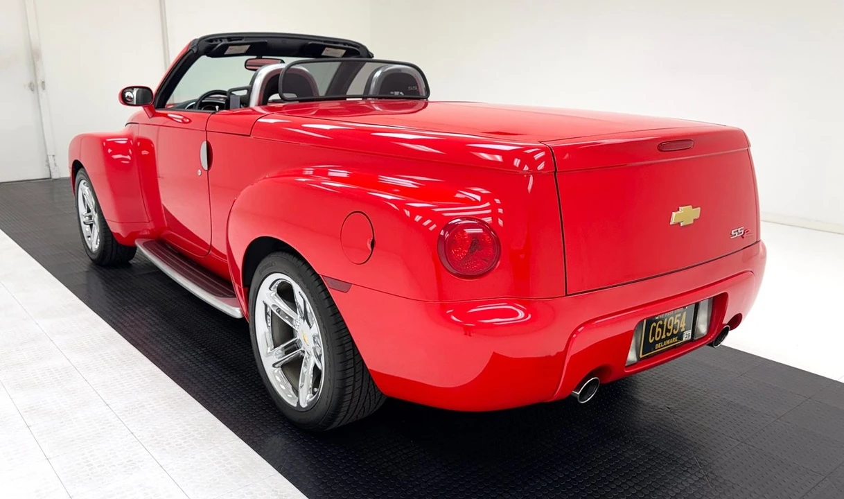 2005 Chevrolet SSR - Image 4 of 31