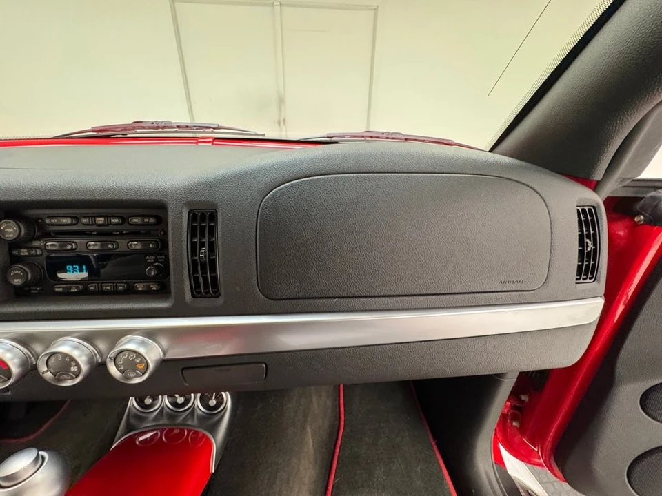 2005 Chevrolet SSR - Image 20 of 31