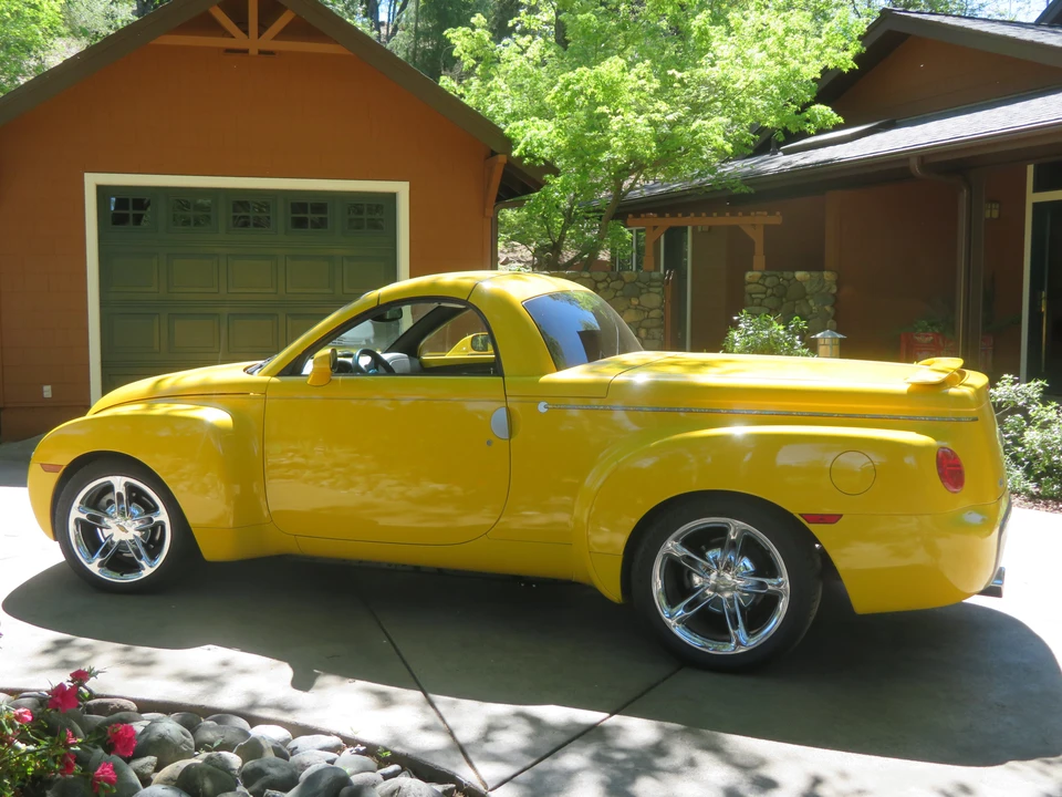2005 Chevrolet SSR - Image 4 of 31