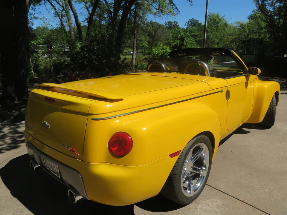 2005 Chevrolet SSR - Image 13 of 31