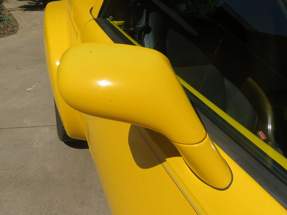 2005 Chevrolet SSR - Image 24 of 31