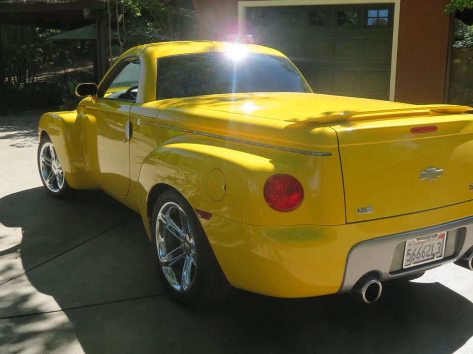 2005 Chevrolet SSR - Image 5 of 31
