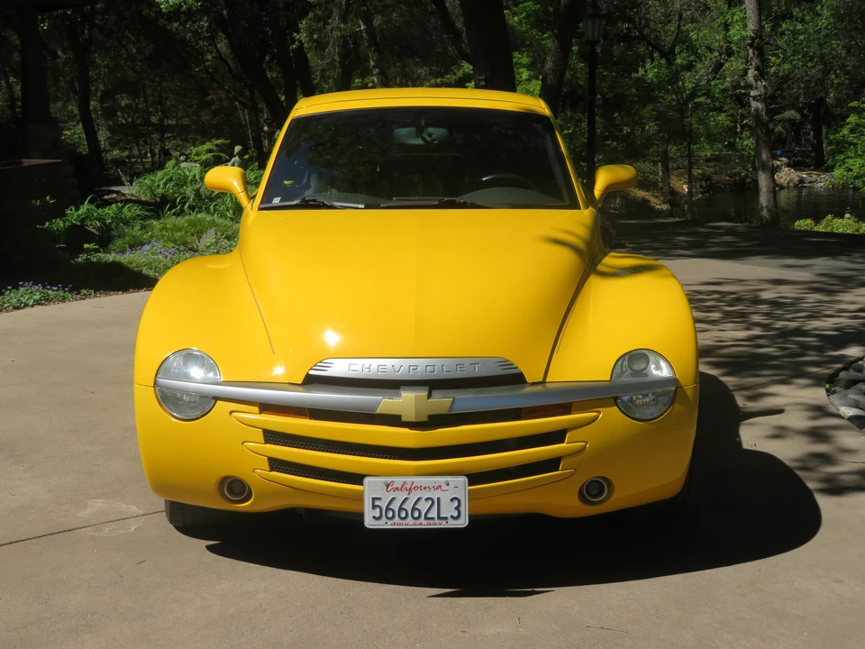 2005 Chevrolet SSR - Image 2 of 31