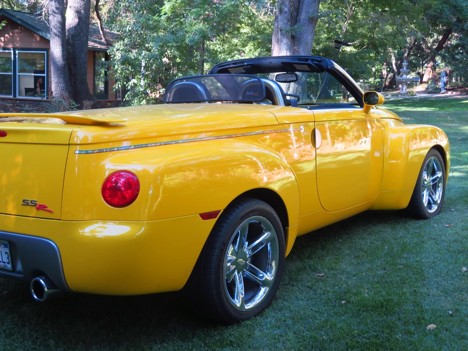 2005 Chevrolet SSR - Image 14 of 31