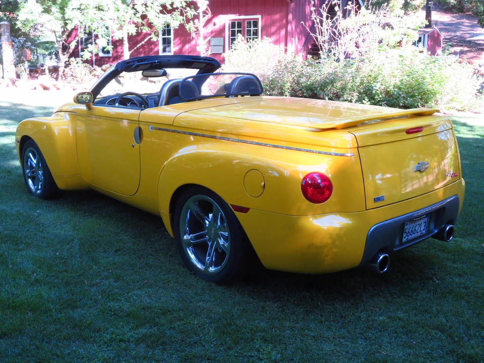 2005 Chevrolet SSR - Image 16 of 31