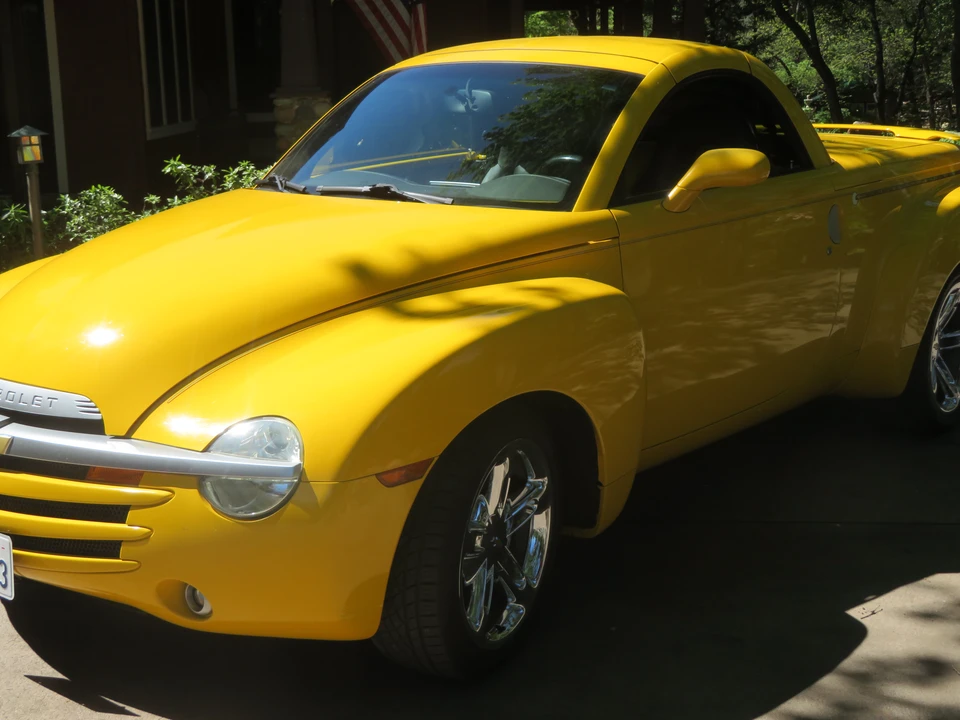 2005 Chevrolet SSR - Image 3 of 31