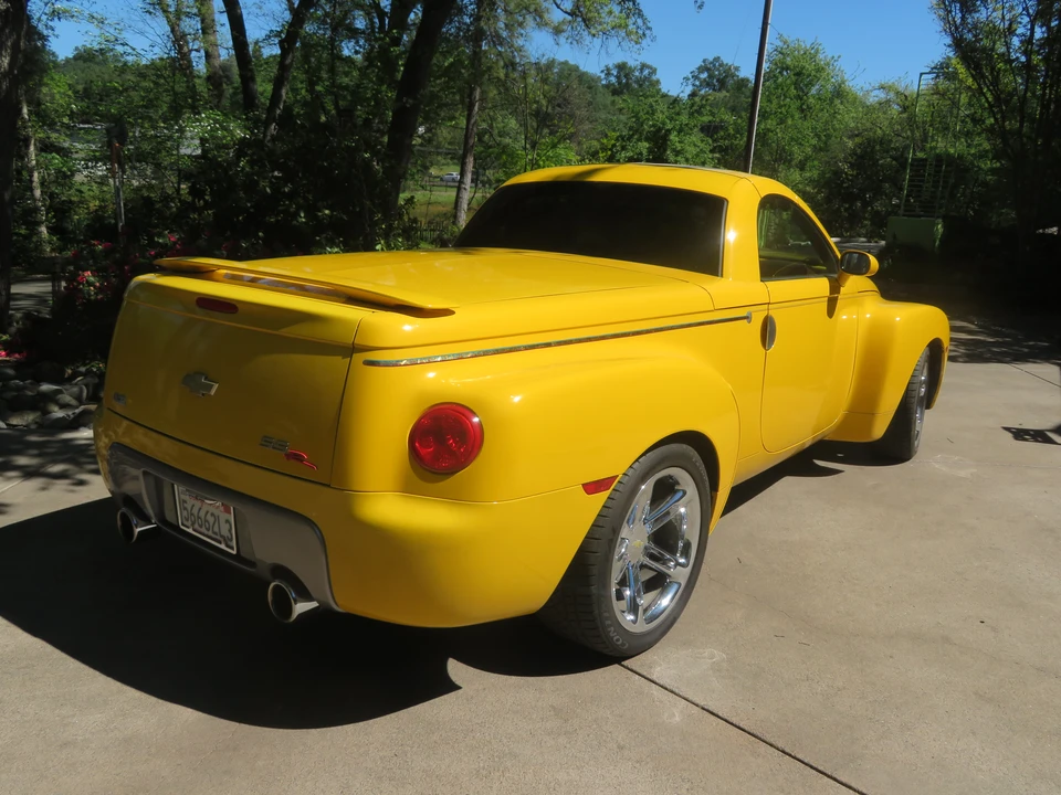 2005 Chevrolet SSR - Image 7 of 31