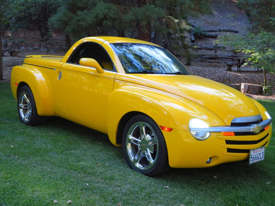 2005 Chevrolet SSR - Image 10 of 31
