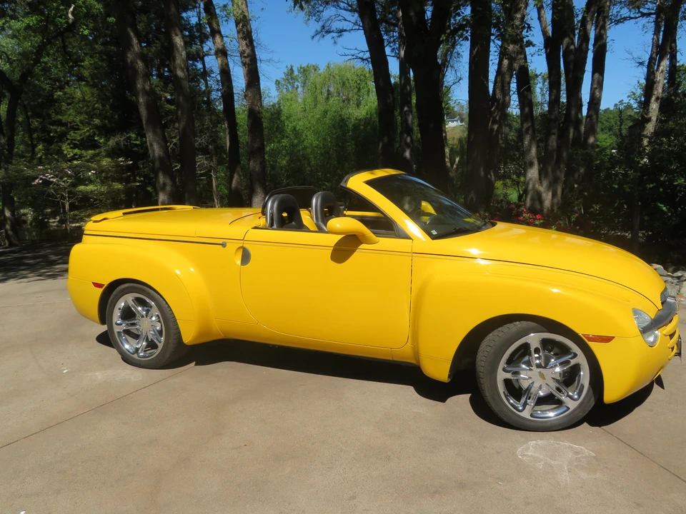 2005 Chevrolet SSR - Image 12 of 31