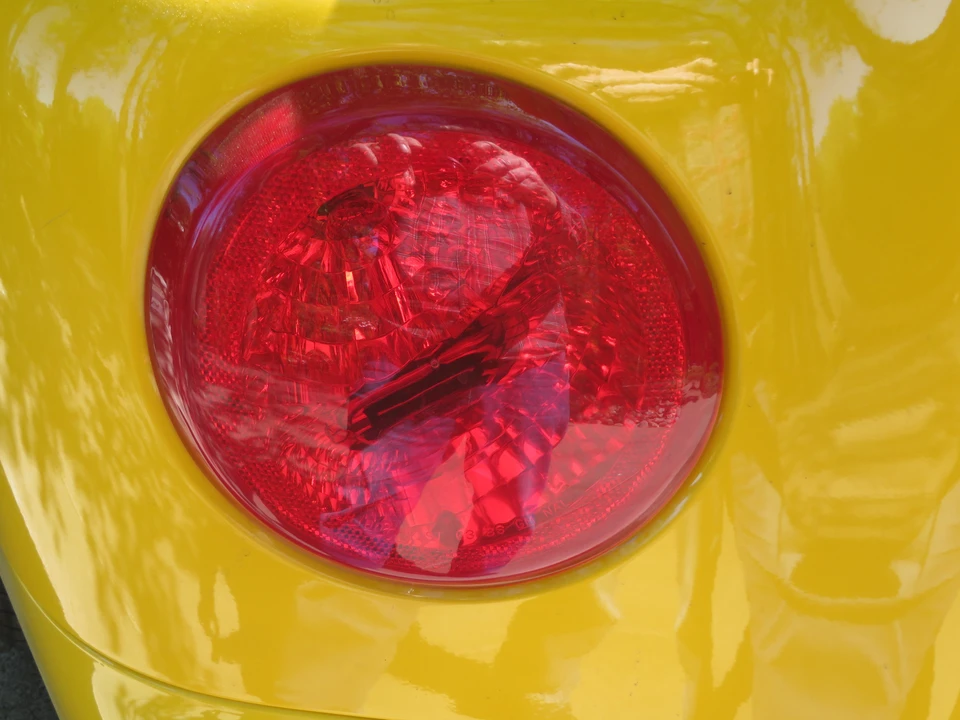 2005 Chevrolet SSR - Image 25 of 31