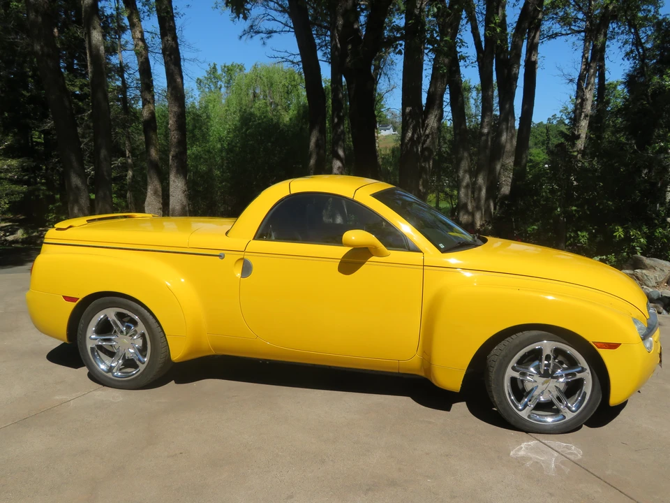 2005 Chevrolet SSR - Image 8 of 31