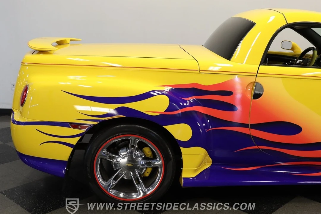 2005 Chevrolet SSR - Image 28 of 31