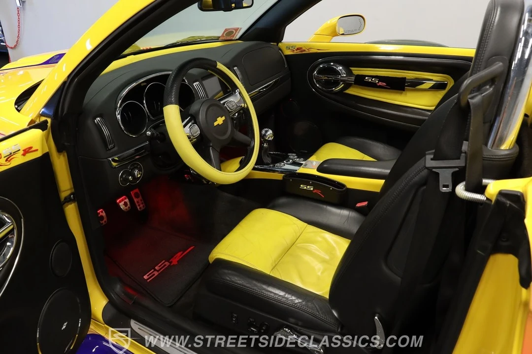 2005 Chevrolet SSR - Image 5 of 31
