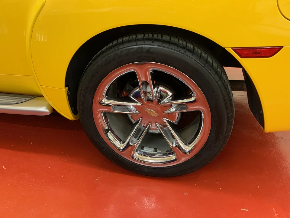 2005 Chevrolet SSR - Image 4 of 10