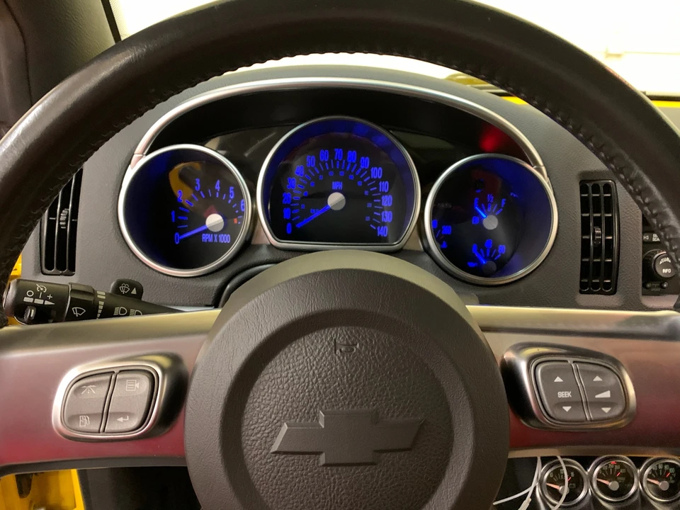 2005 Chevrolet SSR - Image 8 of 10