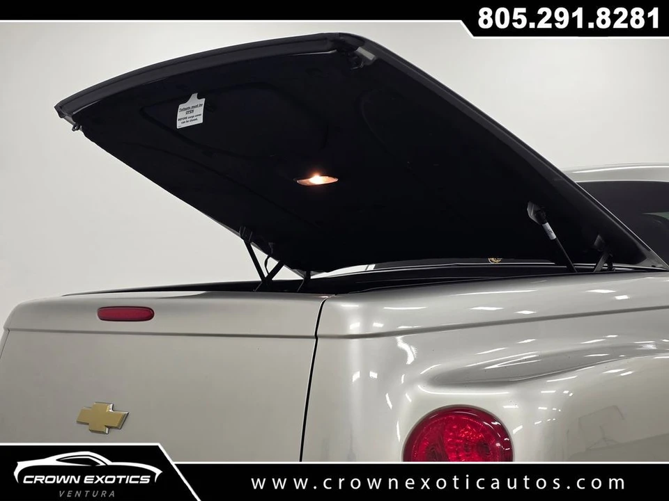 2005 Chevrolet SSR - Image 25 of 31