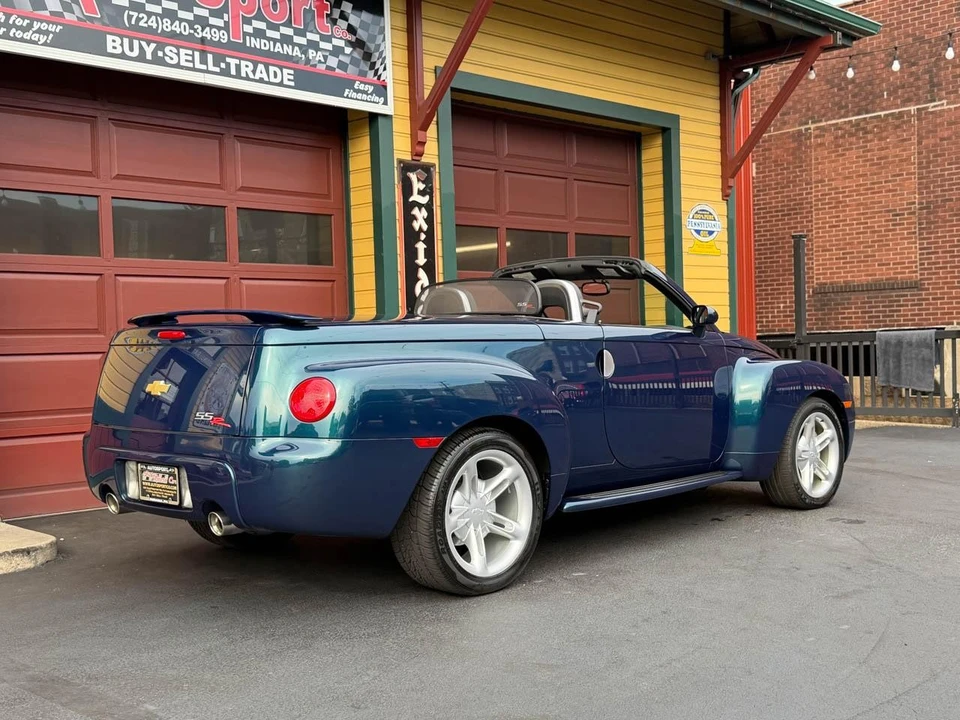 2005 Chevrolet SSR - Image 11 of 31