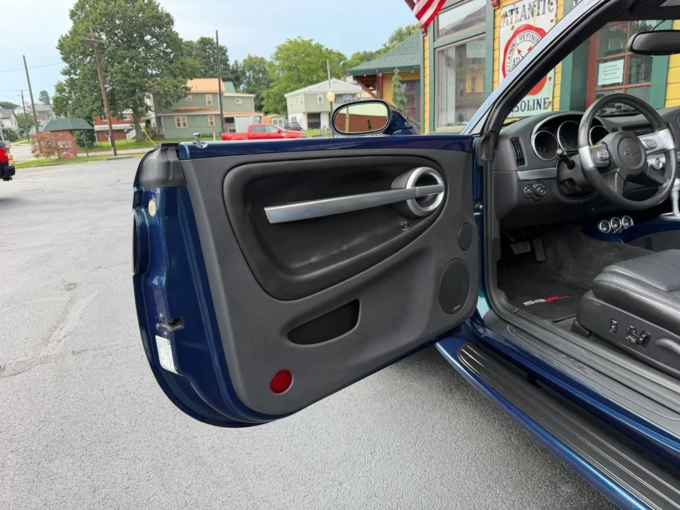 2005 Chevrolet SSR - Image 18 of 31
