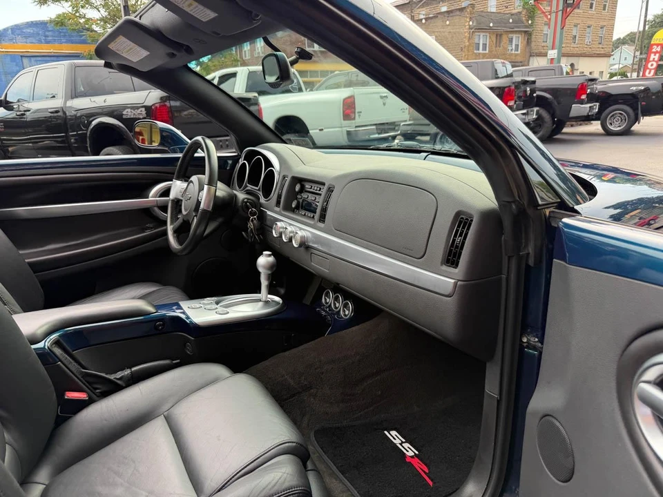 2005 Chevrolet SSR - Image 27 of 31